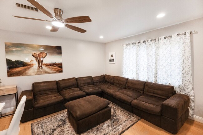 Foto del edificio - 8354 Adams St