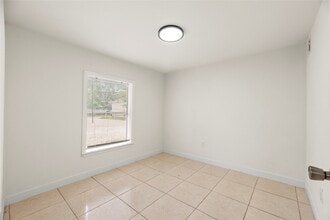 Building Photo - 2206 Avenue M