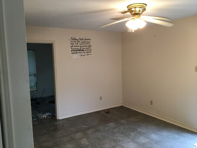 Foto del edificio - 3024 Courtney Ave