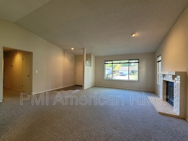 Building Photo - 124 Blue Water Cir