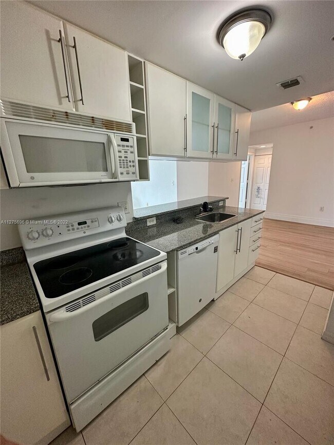 Foto del edificio - 275 NE 18th St
