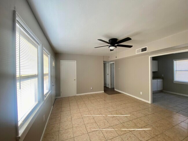 Building Photo - 601 Lomaland Dr