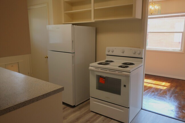 Foto del edificio - 711 Highland Dr