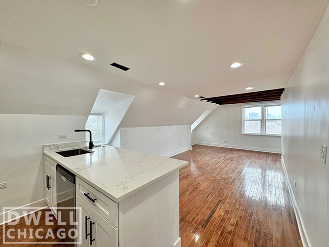 Building Photo - 1362 N Bosworth Ave