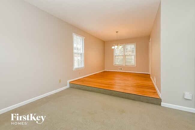 Building Photo - 140 Glen Holly Dr