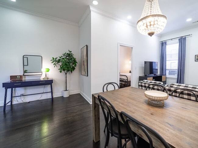 Foto del edificio - 2113 W Grand Ave