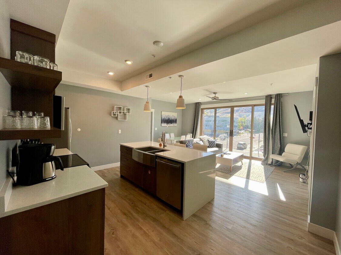 Primary Photo - Gorgeous Top Floor Prospector Condo!