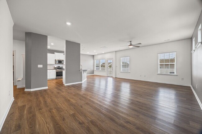 Foto del edificio - "Spacious 4-Bedroom Home Located In Desirable Walnut Creek Development"