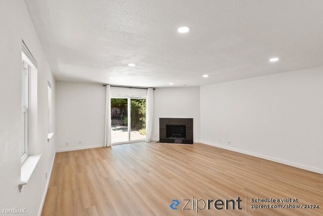 Building Photo - 2 br, 1.5 bath Townhome - 596 Vista Ave, P...