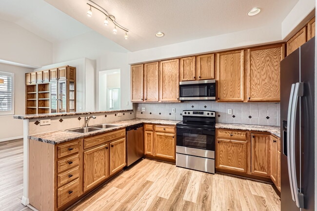 Building Photo - 1335 Villa Grove