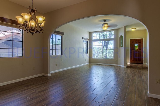 Foto del edificio - 1650 E Deer Shadow Ln
