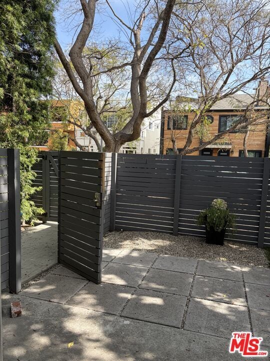 Building Photo - 2425 Ocean Ave