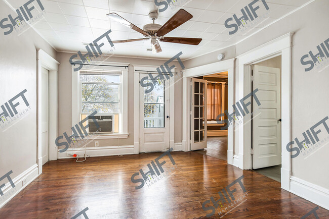 Building Photo - 1104 Jennette #2 - Cozy Upper unit!