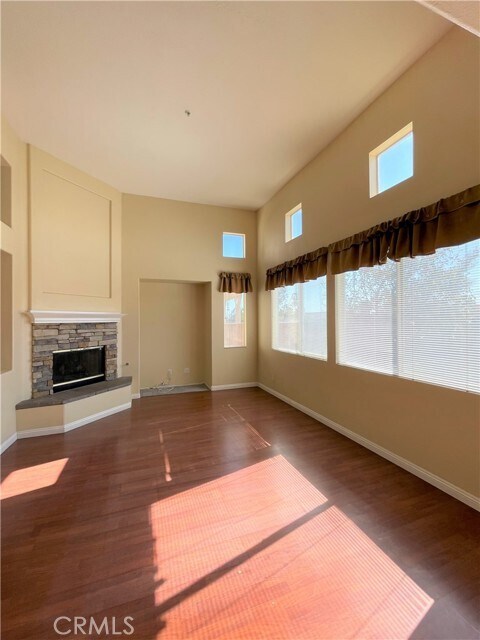 Foto del edificio - 14877 Herschel Ave