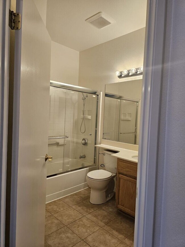 Foto del edificio - Modern 3BD/3BA Townhouse in Prime Union Ci...
