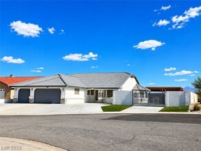 Building Photo - 3630 E Vineyard Dr