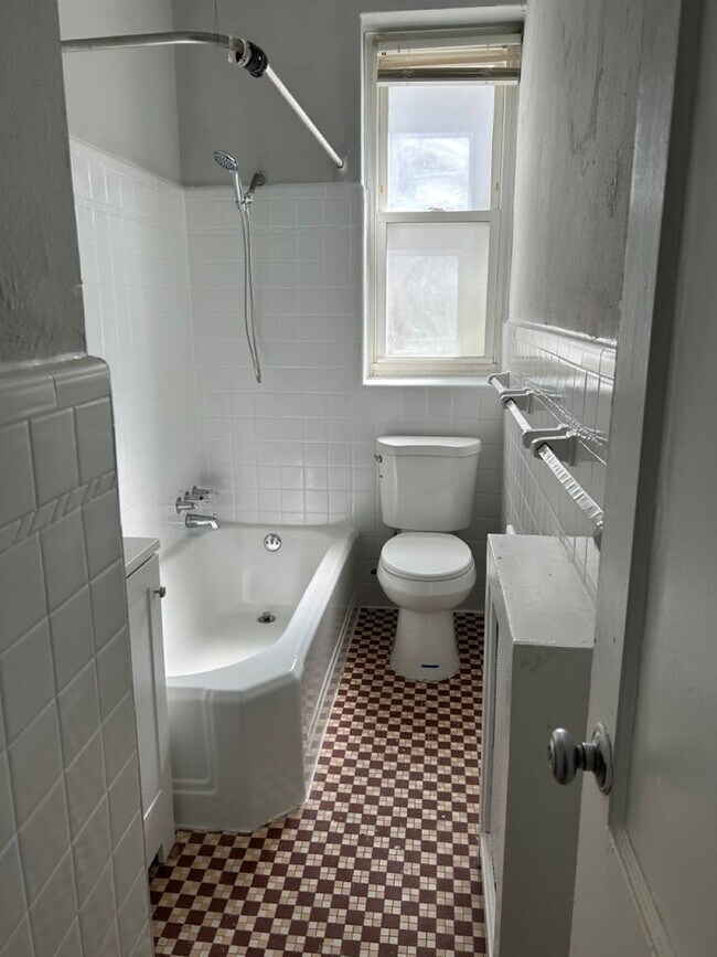 Foto del edificio - 1 Bedroom, 1 Bathroom Apartment--Ready for...