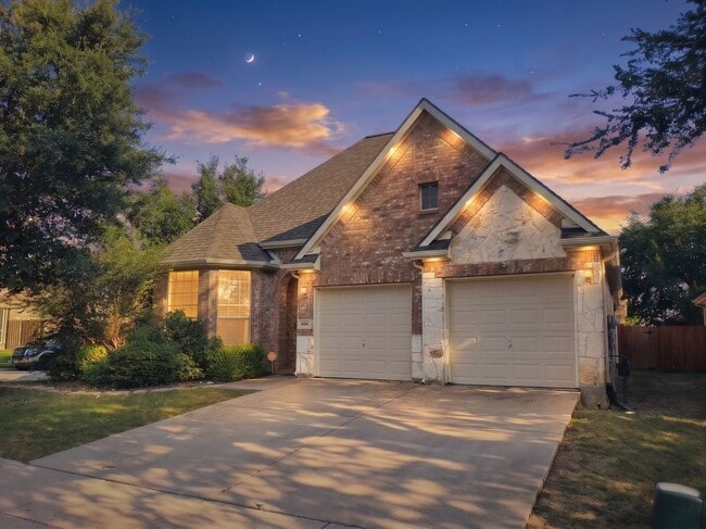 Building Photo - 824 Lake Grove Dr