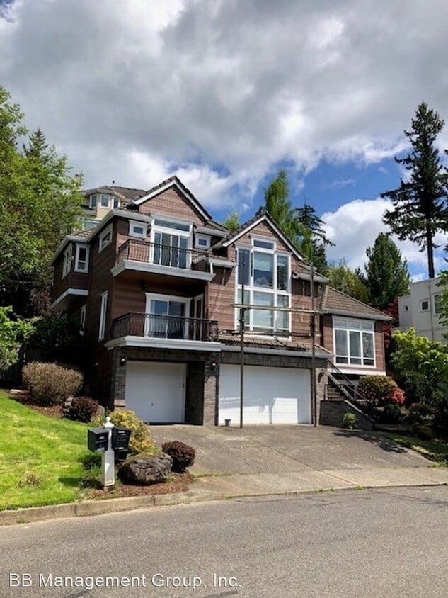 4 br, 3.5 bath House 1230 NW Frazier Court House Rental in Portland