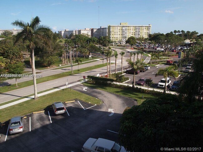 Foto del edificio - 950 Hillcrest Dr