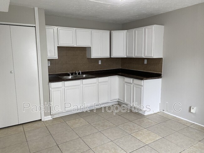 Foto del edificio - 8209 Gilmore Rd