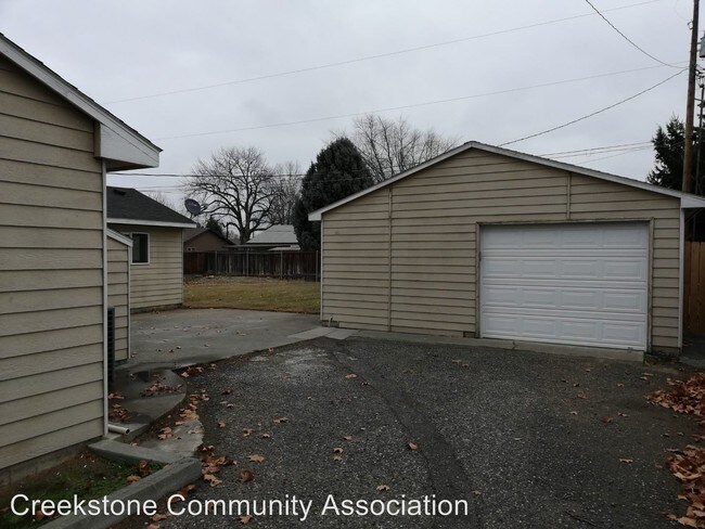 Building Photo - 5 br, 2 bath House - 904 Cottonwood Dr.