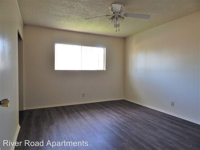 Foto del edificio - 461-587 River Rd