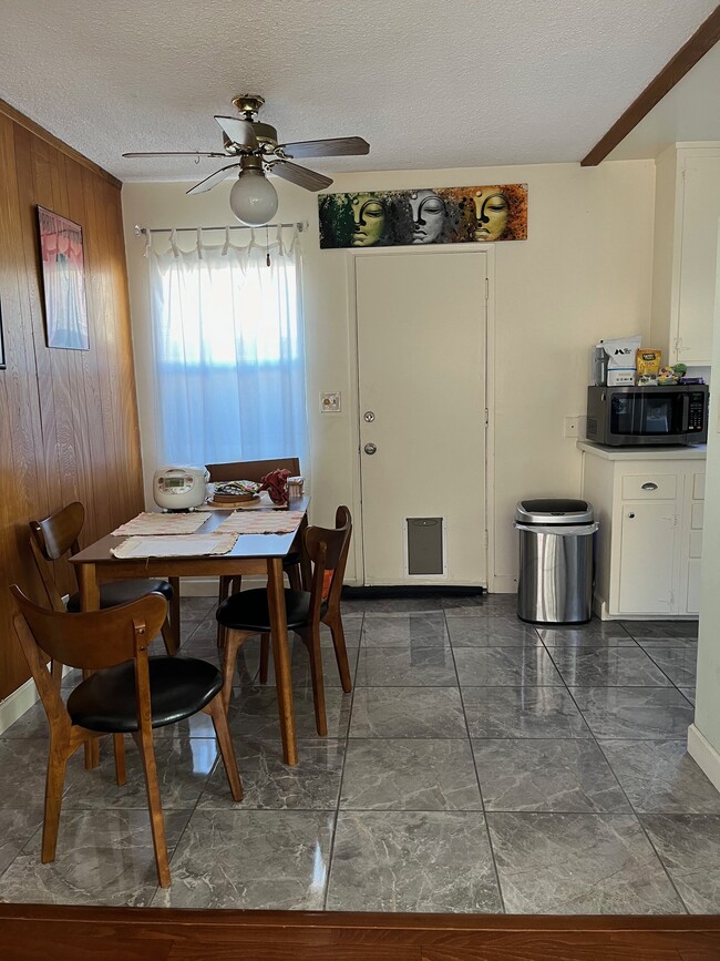 Dining Area - 4111 Wade St