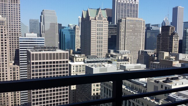 Foto del edificio - 235 W Van Buren St