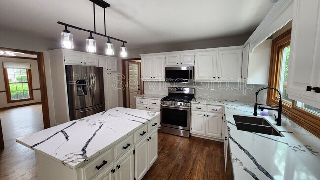 Foto del edificio - 3467 Charlemaine Dr