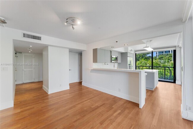 Foto del edificio - 2843 S Bayshore Dr