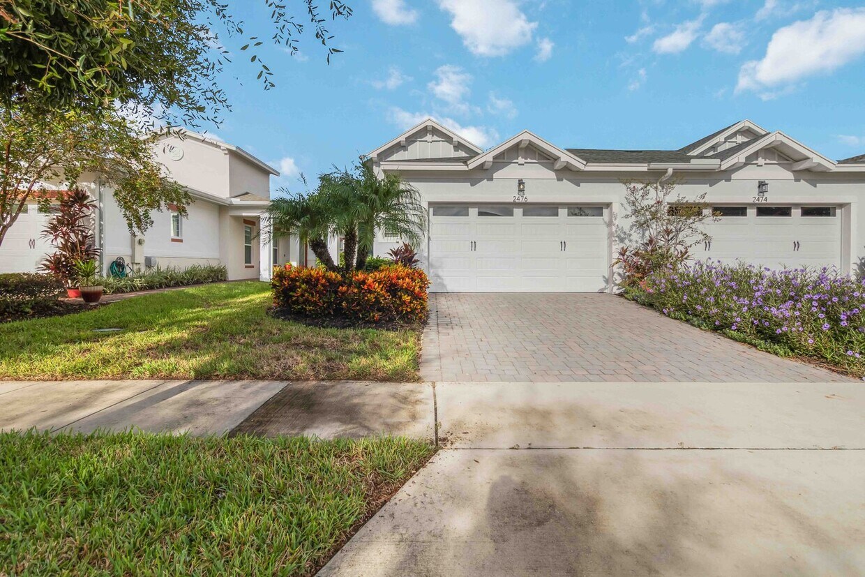 Primary Photo - Beautifully Maintained Home in Sought-After Del Webb Twin Lakes