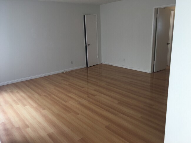 Foto del edificio - 501 Raymond Ave