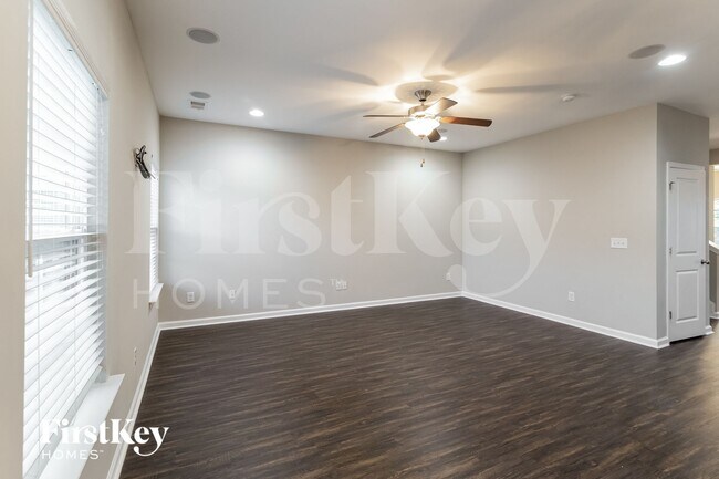 Building Photo - 413 Forsythia Ave