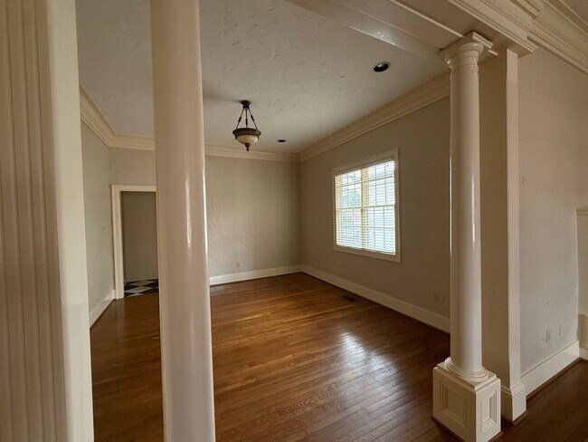 Building Photo - 200 Ridgeway Dr