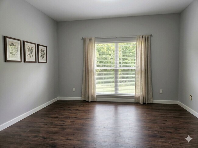 Foto del edificio - 885 Forest Ave