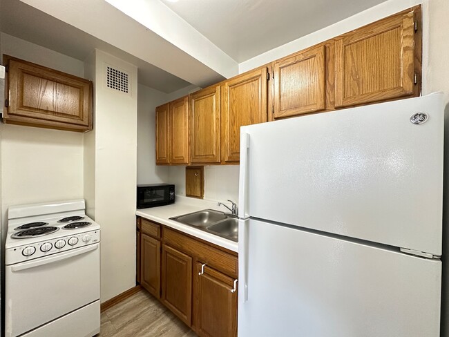 Building Photo - 4180 N Marine Dr