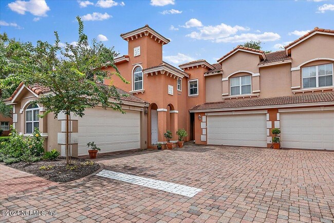 Building Photo - 122 Hidden Palms Ln