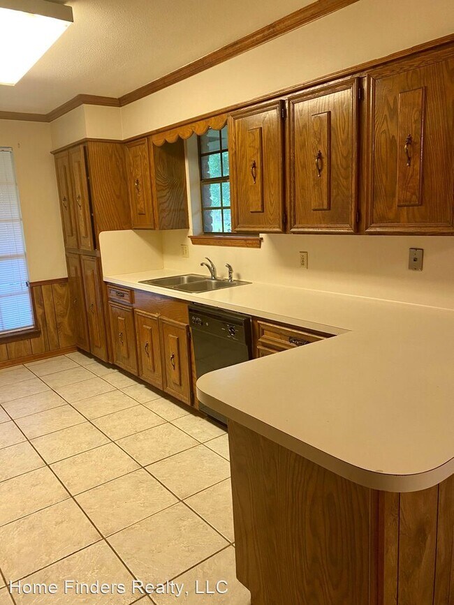 Foto del edificio - 4 br, 2.5 bath House - 24453 Walker So. Rd.