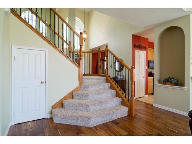 Building Photo - 5909 Vineyard Ln