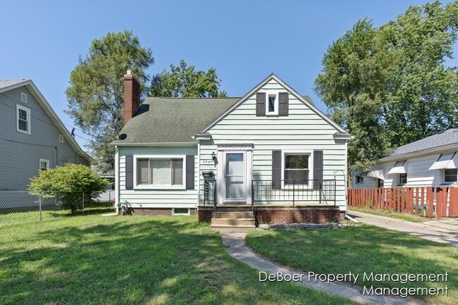 Building Photo - 2945 Roosevelt Rd