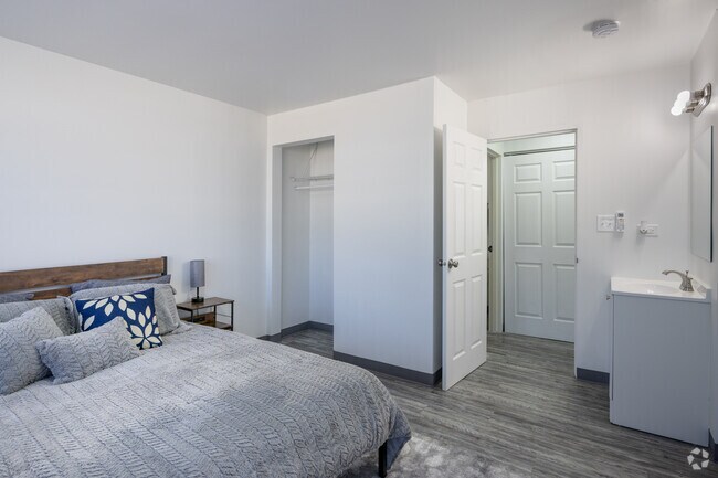 2 habitaciones, 1 baño - 765 pies cuadrados - Modelo - Segundo dormitorio - West Liberty Point