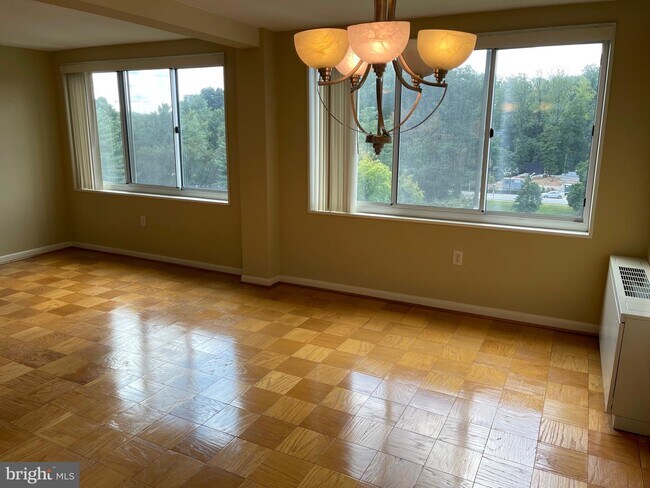 Building Photo - 10201 Grosvenor Pl