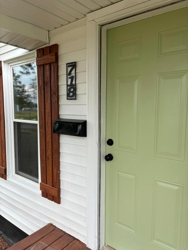 Building Photo - 718 S Pine St