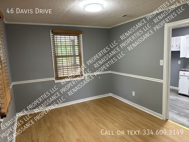 Foto del edificio - 46 Davis Dr