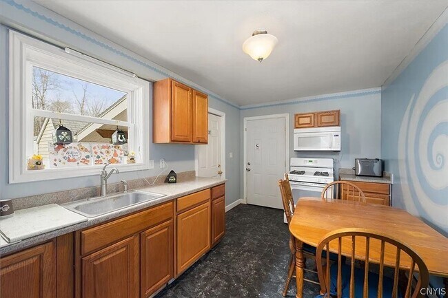 Foto del edificio - 6126 Lowell Rd