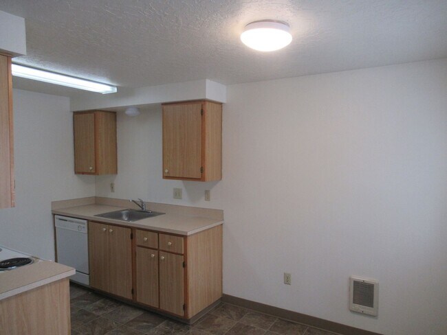 Foto del edificio - Quiet Downstairs Two Bedroom Apartment in ...