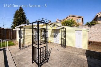 Building Photo - 1540 Orchard Ave