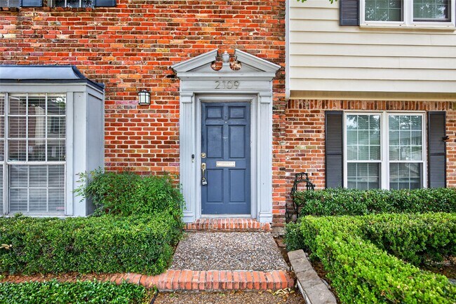 Foto del edificio - 2109 Lander Ln