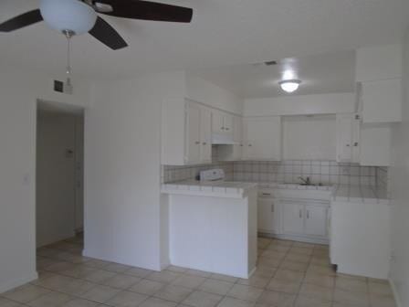 Building Photo - 7812 N Laurelglen Blvd